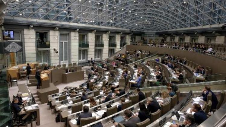 Nog niet zeker dat Vlaams Parlement morgen stemt over loonsverlaging