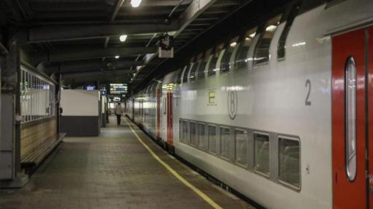 Stakers dreigen treinen te blokkeren wegens "intimidatie" door deurwaarder