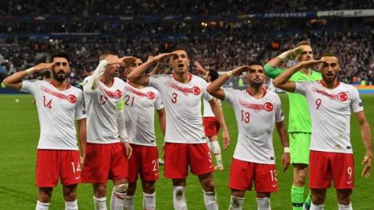 UEFA legt Turkije geldboete op na militaire groet van Turkse internationals