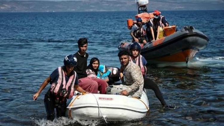 Aantal migranten dat per boot in Italië arriveert op jaar tijd gehalveerd
