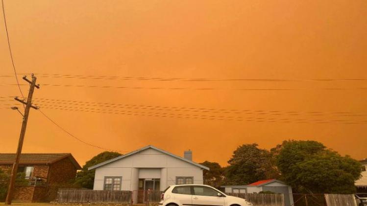 IN BEELD. Australië kleurt helemaal rood en zwart door bosbranden