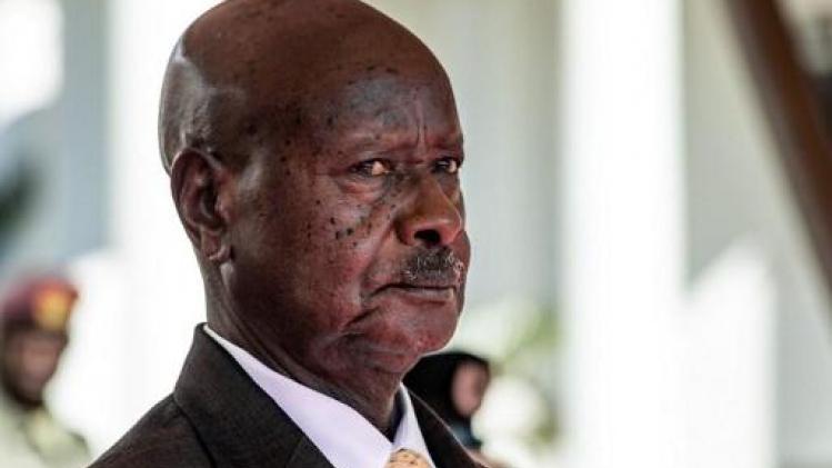 Oegandese president start zesdaagse trektocht door jungle