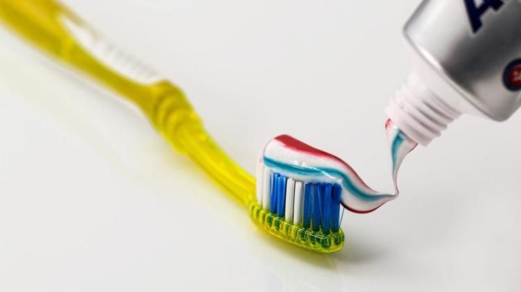 Waarschuwing: gebruik geen tandpasta als glijmiddel