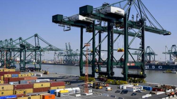 Lekkende container Waaslandhaven gestabiliseerd