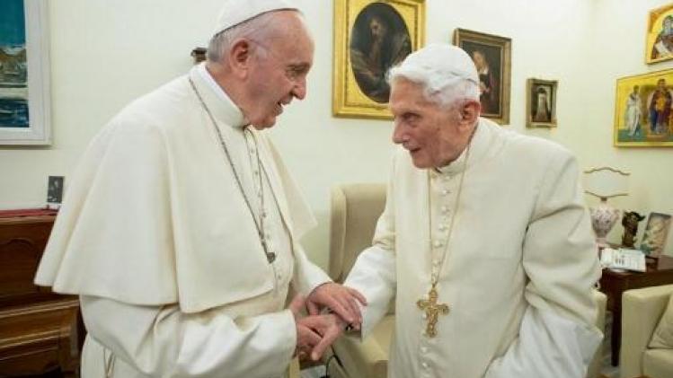 Benedictus XVI wil zijn naam verwijderd zien van controversieel boek