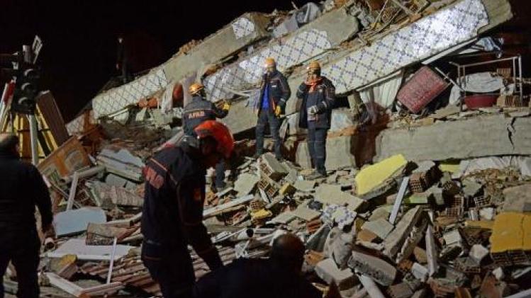 Aardbeving Turkije - Aardbeving eiste al 21 doden - acht mensen levend vanonder puin gehaald