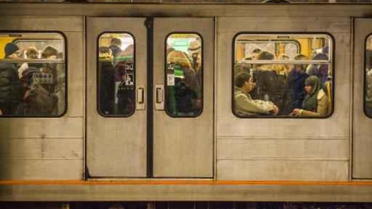 Reizigers keren terug naar metro