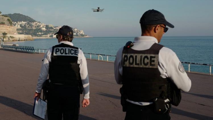 Drone maant mensen in Frankrijk aan binnen te blijven