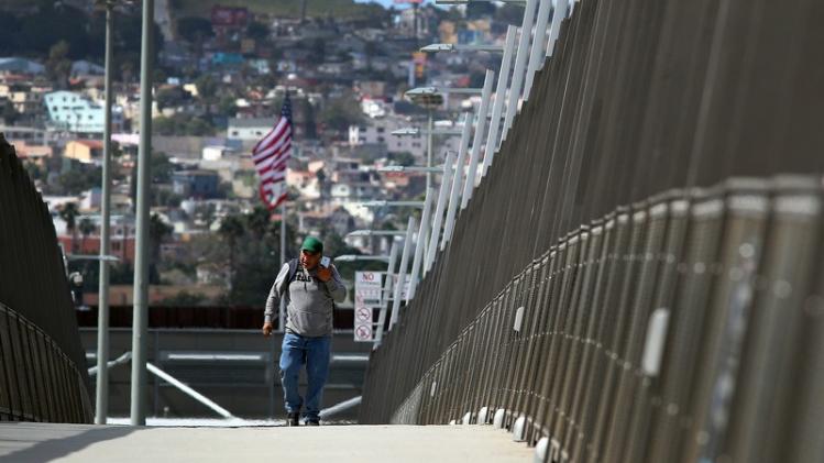 Omgekeerde wereld: Door corona protesteren Mexicanen tegen Amerikanen die grens oversteken