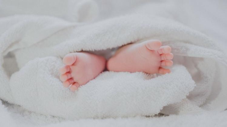 Zes weken oude baby overleden in de Verenigde Staten door COVID-19