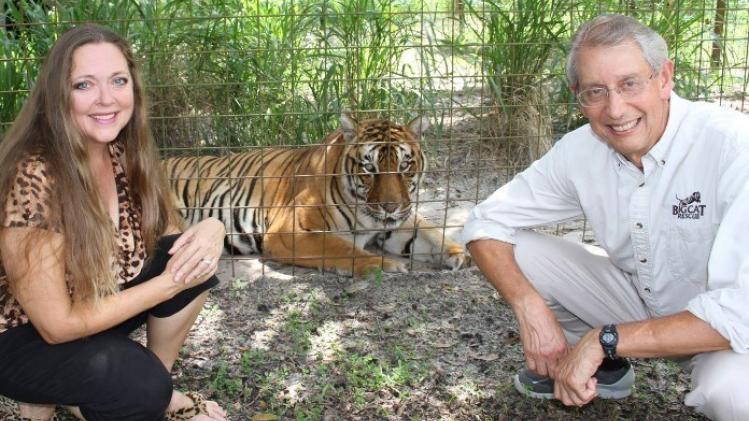 Nieuwe reeks onderzoekt of Carole uit 'Tiger King' haar echtgenoot écht aan haar tijgers voerde
