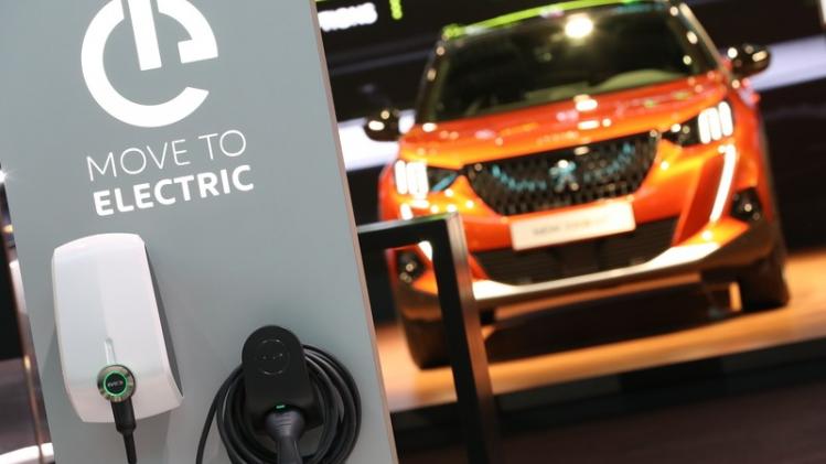 Grote Europese studie bewijst: Elektrische wagens stoten drie keer minder CO2 uit