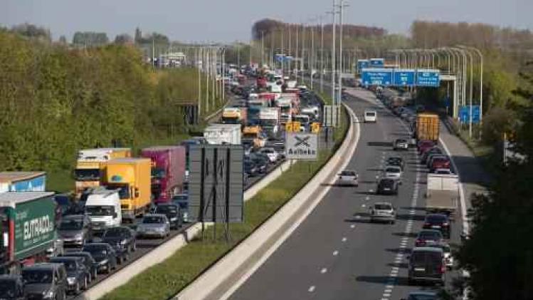 Uitzonderlijk veel file op Vlaamse snelwegen