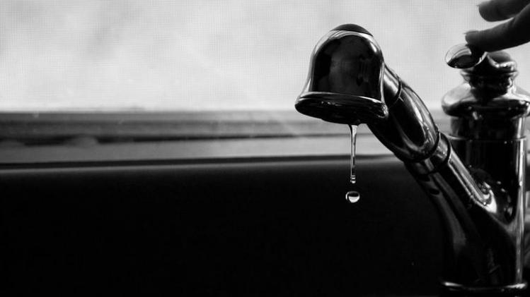 Kitchen-Sink-Faucet-Water-Drip-Tap-1271745
