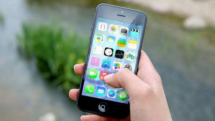 Apple ontwerpt nieuw prototype: Een iPhone met twee schermen