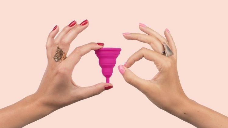 BIZAR. Een menstruatiecup zou je maandstonden verkorten