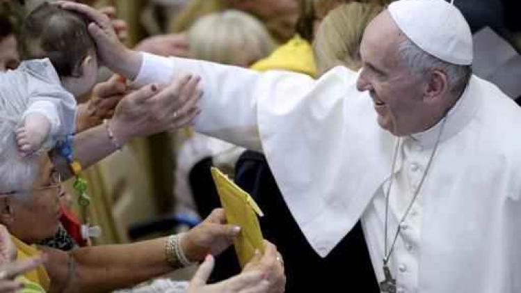 Paus vraagt artsen om "te bidden dat hij elke dag armer wordt"