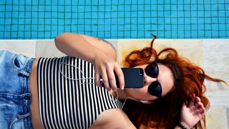 Een op de drie meisjes zet nooit een onbewerkte selfie online