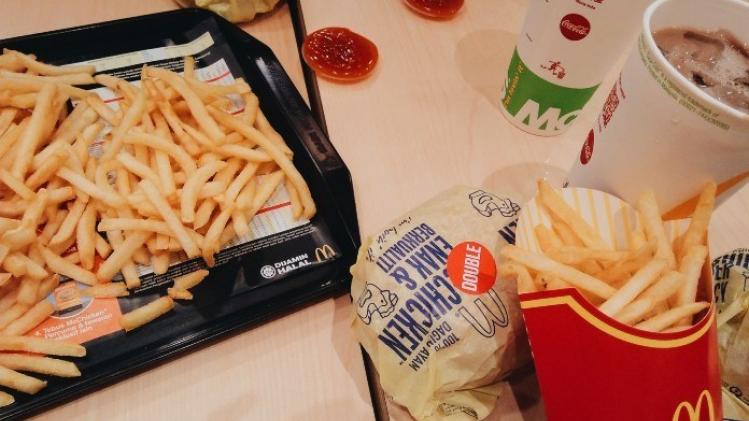 BIZAR. Vrouw bewaarde McDonald's-hamburger meer dan 20 jaar (video)