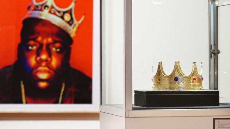 BIZAR. Plastic kroon van rapper Notorious B.I.G. voor DIT bedrag geveild