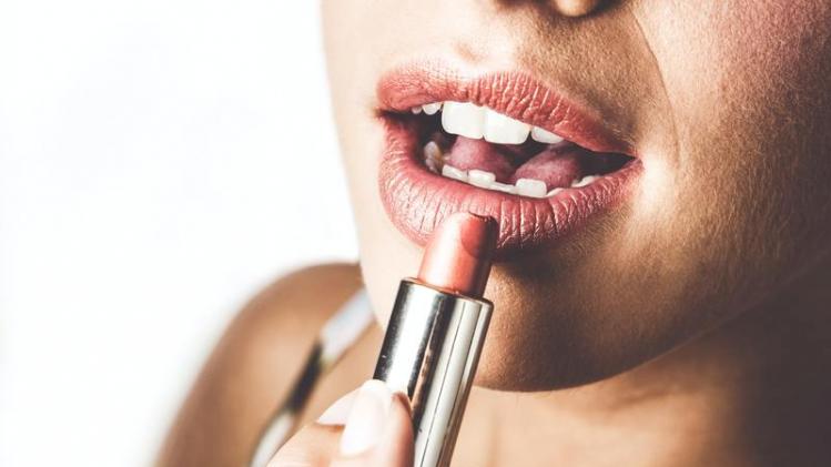 Bijna de helft van de vrouwen draagt nooit of zelden make-up