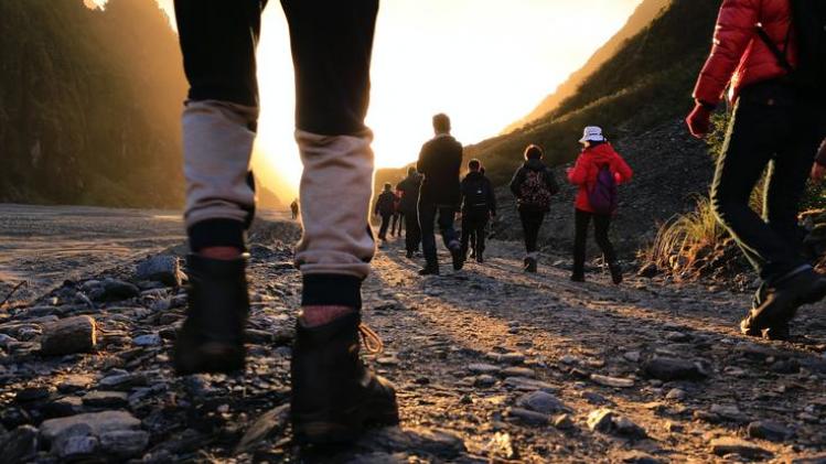 Recordaantal wandelaars neemt zondag deel aan coronaproof editie van Refugee Walk