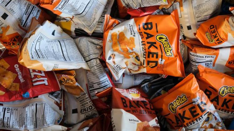Chips, kaas en chocolade zijn moeilijkst recycleerbare snacks
