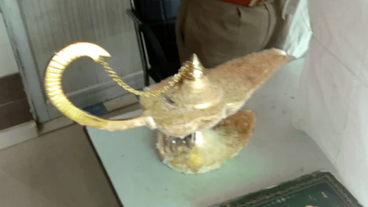 BIZAR. Indiase arts koopt 'Aladdin'-lamp, maar wordt opgelicht voor 35.000 euro