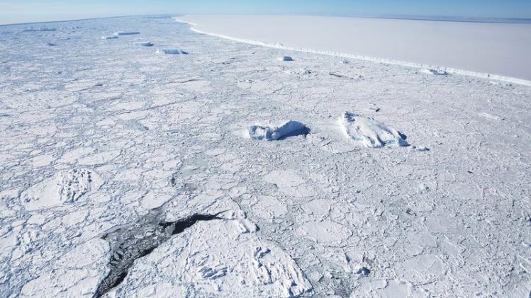 Grootste ijsberg ter wereld ligt op ramkoers met eiland: "Kans op botsing is 50/50"