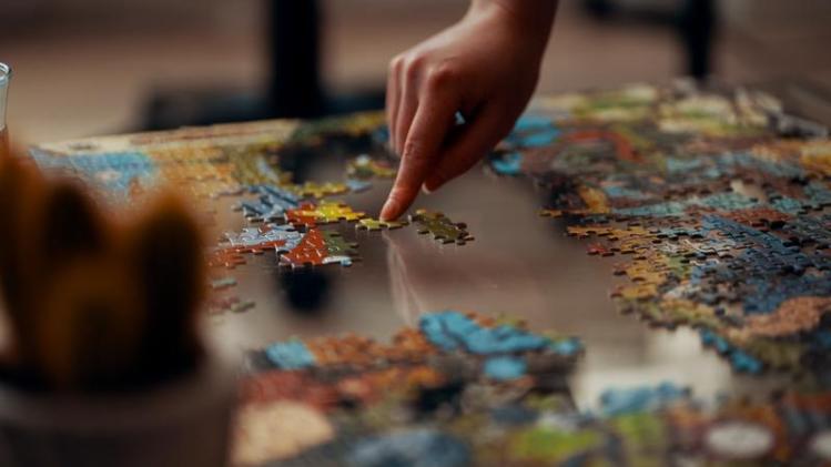BIZAR. Puzzels in Nederland geraken uit voorraad door corona