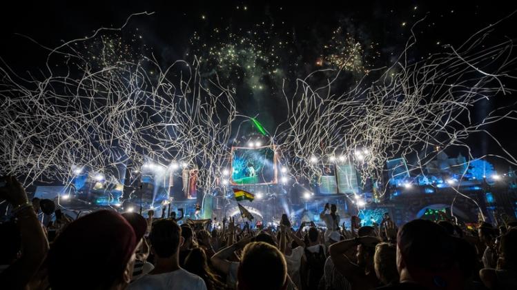 Tomorrowland knalt het nieuwe jaar in met digitaal festival