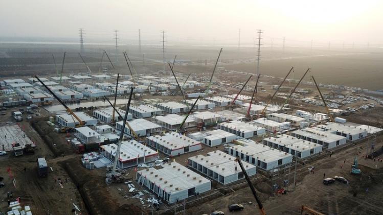 China richt gigantisch quarantainecentrum op: plaats voor 4.000 mensen (foto's)
