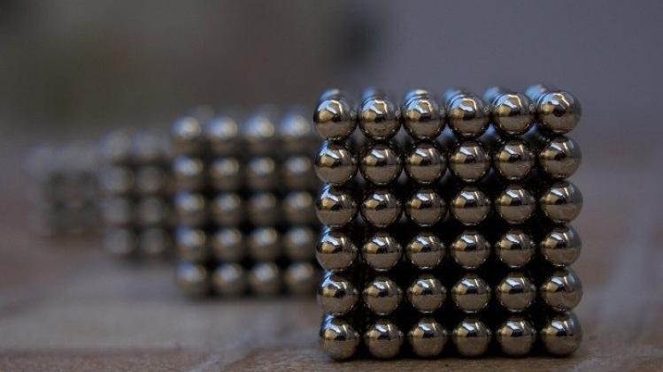 Jongen sterft bijna nadat hij 54 magneten inslikt: "Ik wou weten of ik magnetisch zou worden"