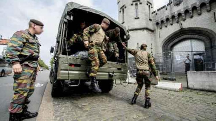 Ongeveer 120 militairen gevorderd voor Brusselse en Waalse gevangenissen