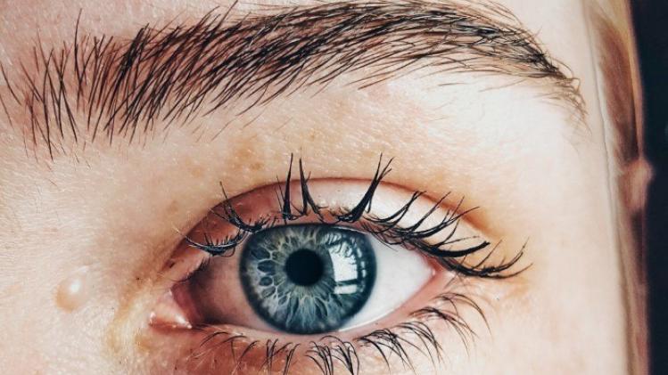 Deze vrouw laat haar snor en unibrow lekker staan: "Ik ben niet meer bang om anders te zijn"