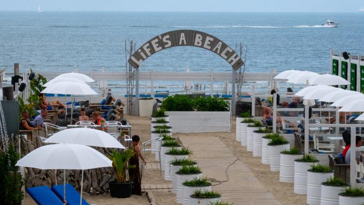 Strandbars pleiten voor heropening terrassen