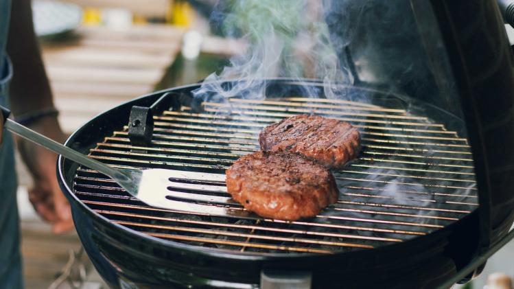 Het barbecueseizoen is in aantocht: zo maak je dat vieze rooster schoon