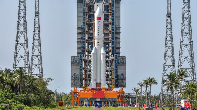 BIZAR. Experts: "Chinese raket zal ergens op aarde ongecontroleerd neerstorten"