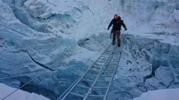 Meer dan 150 bergbeklimmers bereiken top van de Mount Everest op dezelfde dag