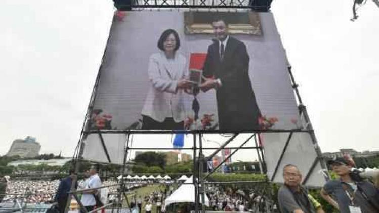 Eerste vrouwelijke president van Taiwan legt eed af