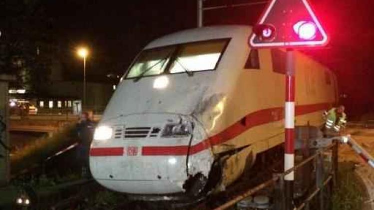 Zeventien mensen gewond na botsing hogesnelheidstrein en bus in Zwitserland