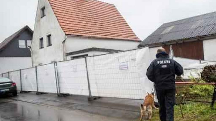 Lijkhonden speuren aan 'horrorhuis' Höxter naar resten van slachtoffer