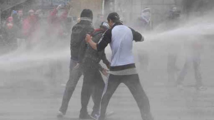 Acht manifestanten en twee agenten gewond bij rellen tijdens nationale betoging