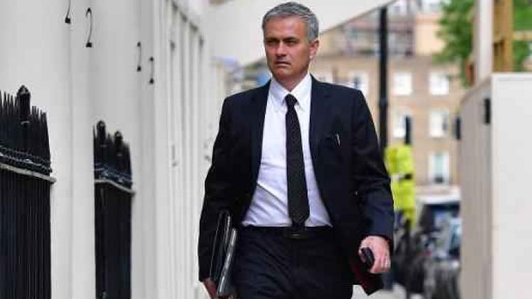 Premier League - José Mourinho tekent voor drie jaar bij Manchester United