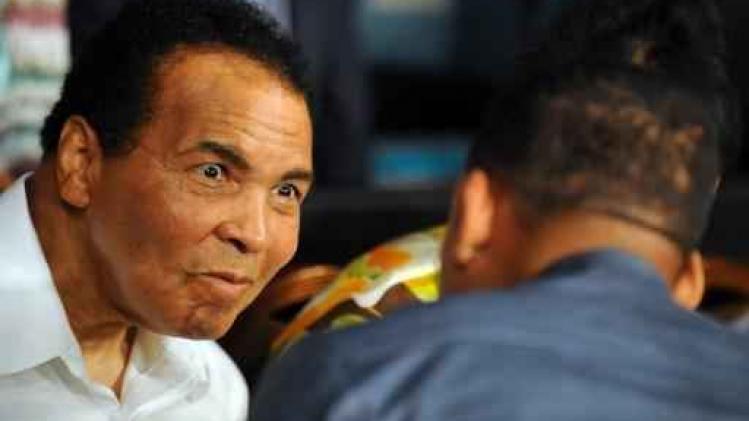 Muhammad Ali belandt met ademhalingsproblemen in ziekenhuis