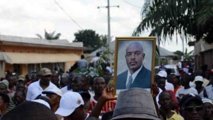 Nachtje cel voor 11 jongeren die op foto's van Burundese president krabbelden