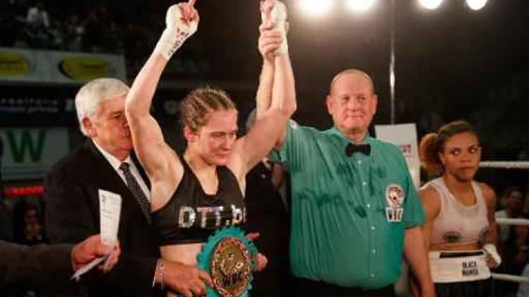 Boksgala Roeselare - Delfine Persoon verlengt WBC-wereldtitel
