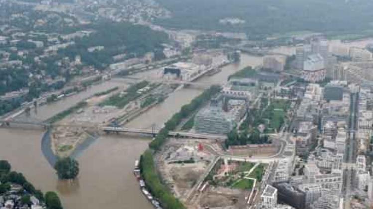 Waterpeil van de Seine in Parijs daalt langzaam