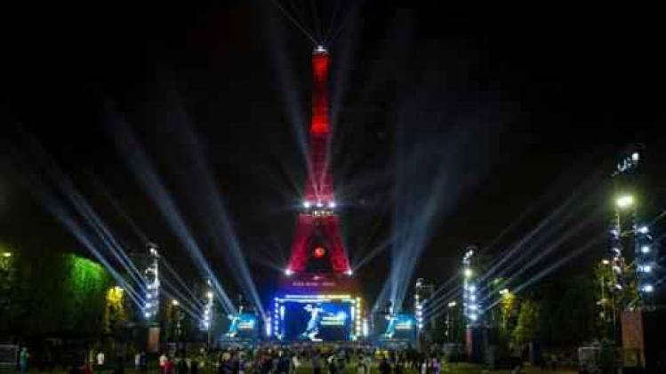 Eiffeltoren wordt verlicht in Amerikaanse kleuren