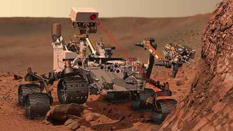 400px-Martian_rover_Curiosity_using_ChemCam_Msl20111115_PIA14760_MSL_PIcture-3-br2